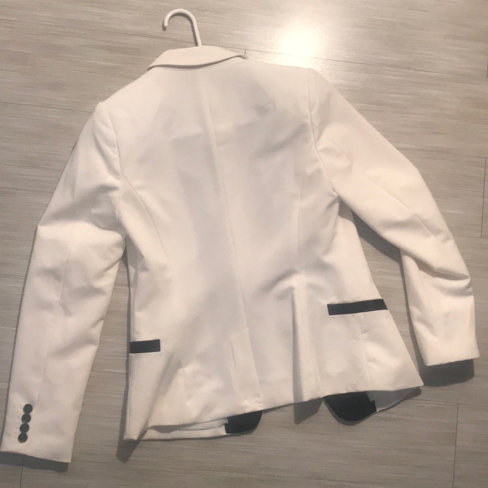 Blazer - Picture 4 of 4